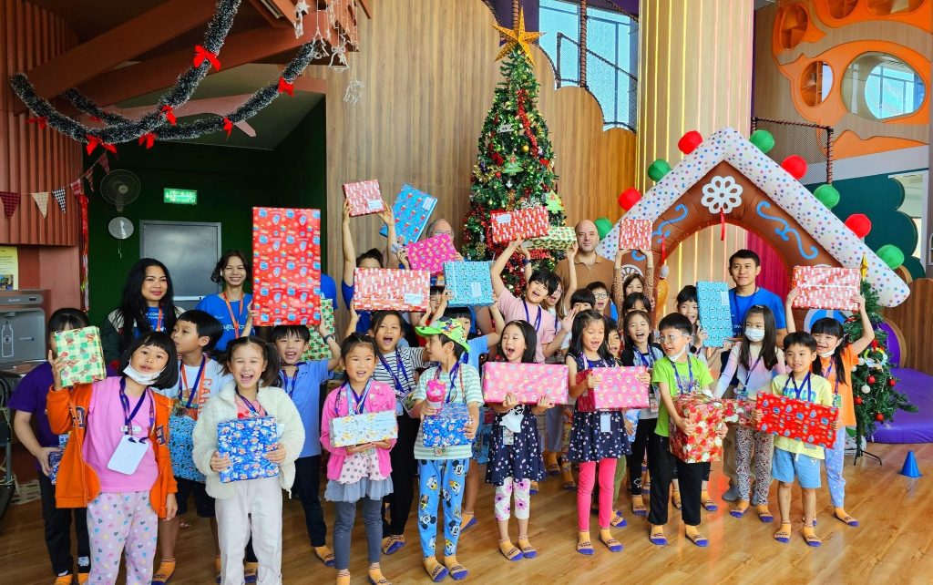 แคร์โรลล์ เพรพ ส่งต่อความสุขผ่าน Bangkok Community Help Foundation 1 470606669 1291641135329452 3864611553550895435 n