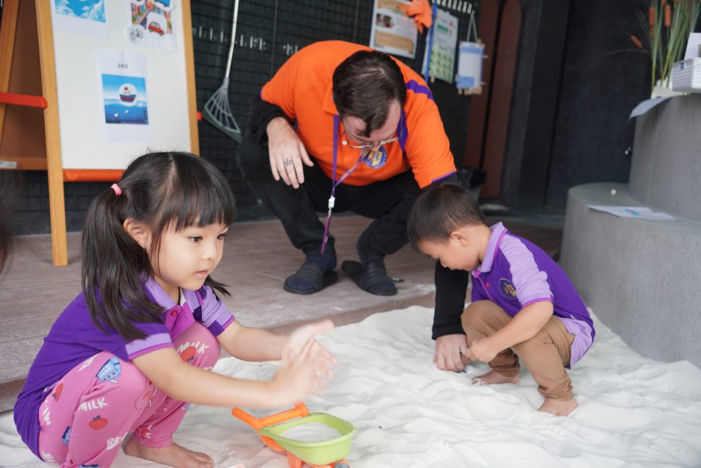 สนามและสวนในอาคาร (Indoor Playground & Green Space) 4 CRP00057