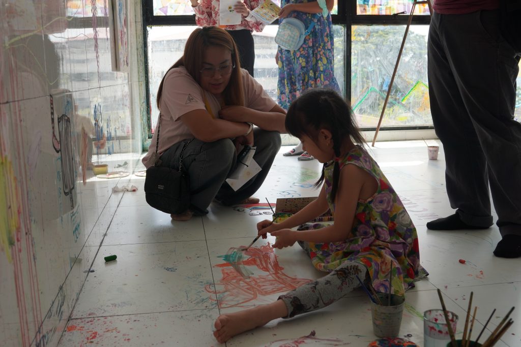 สนามและสวนในอาคาร (Indoor Playground & Green Space) 6 CRP09322